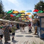 Prikkelarm genieten: hoe bewaar je de rust met kinderen op een druk festival?